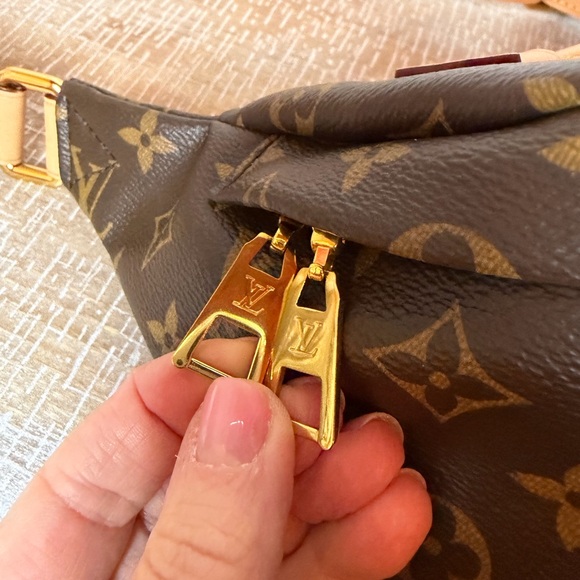 Louis Vuitton Brown and Tan Monogram Crossbody Bag bumbag - Picture 4 of 16